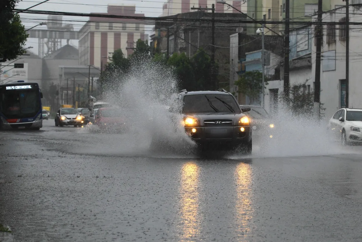 Chuvas intensas podem atingir a Baixada Santista ao longo de janeiro