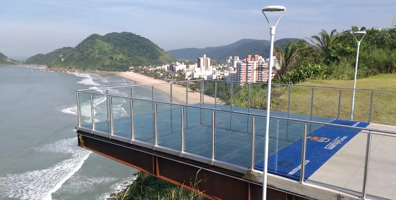 Guarujá estreia espaço que oferece vista panorâmica da Praia do Tombo: o  Mirante das Galhetas