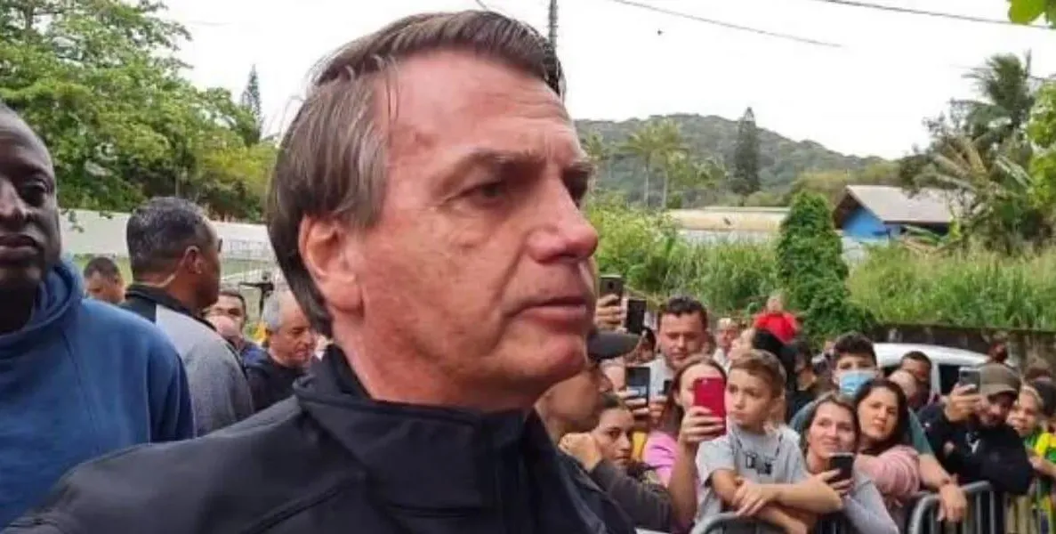  Bolsonaro diz 'ainda estar pensando' sobre se candidatar nas eleições de 2022 