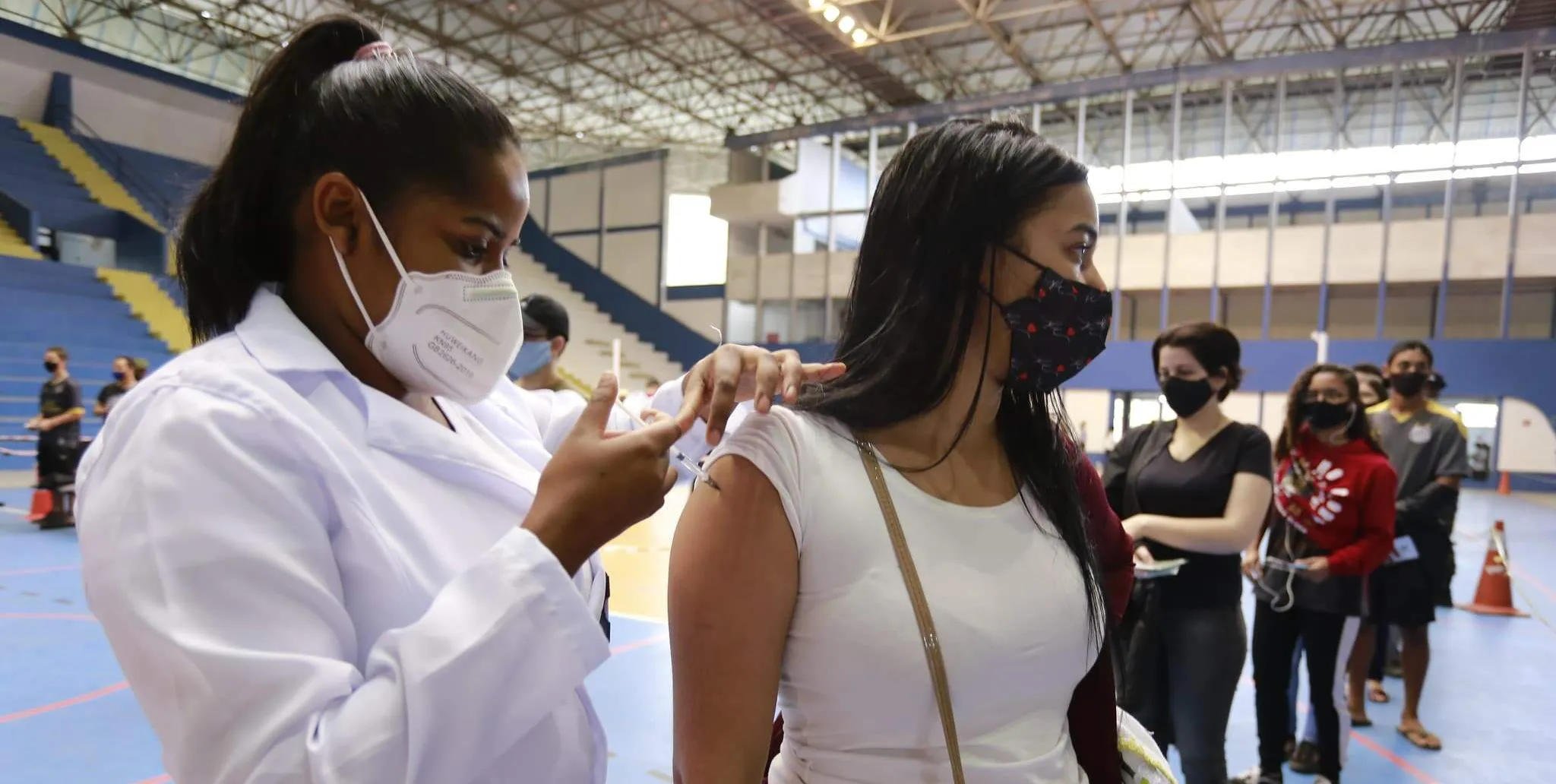  Guarujá amplia horário de vacinação contra covid-19 nesta terça 