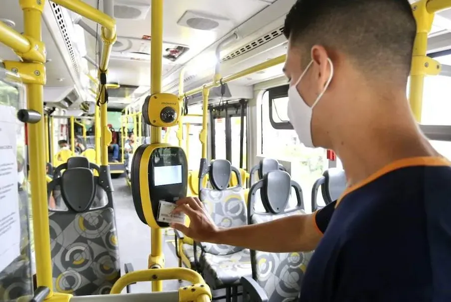 Estudantes de Guarujá poderão solicitar o benefício da gratuidade no transporte público a partir do dia 24