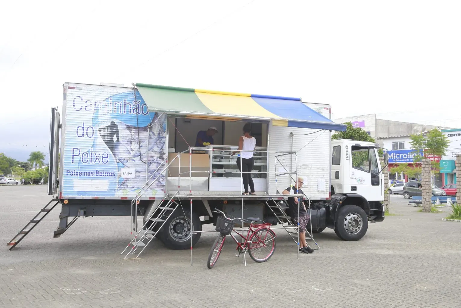 Caminhão do Peixe de Guarujá percorre a cidade com preços convidativos