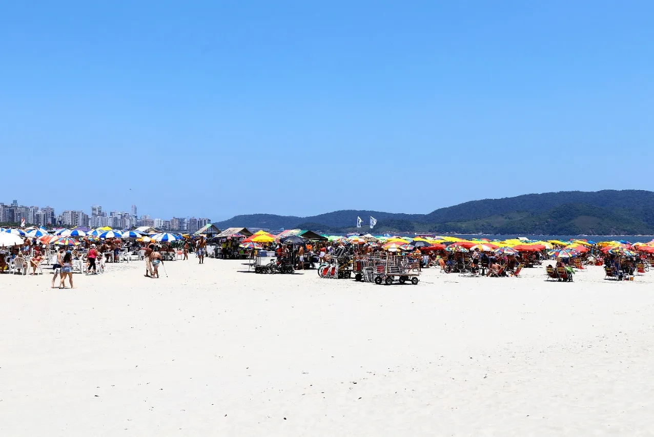 Fim de semana foi de praias lotadas em Santos