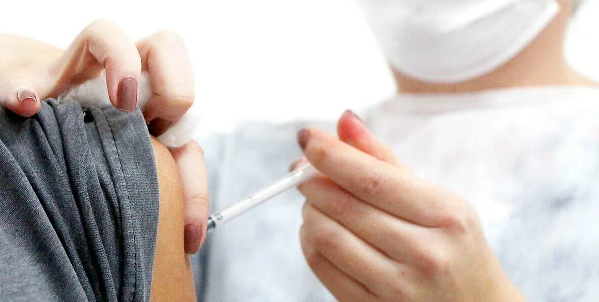     Itanhaém terminou o sábado (19) com 34,79% da população vacinada com pelo menos a primeira dose.    