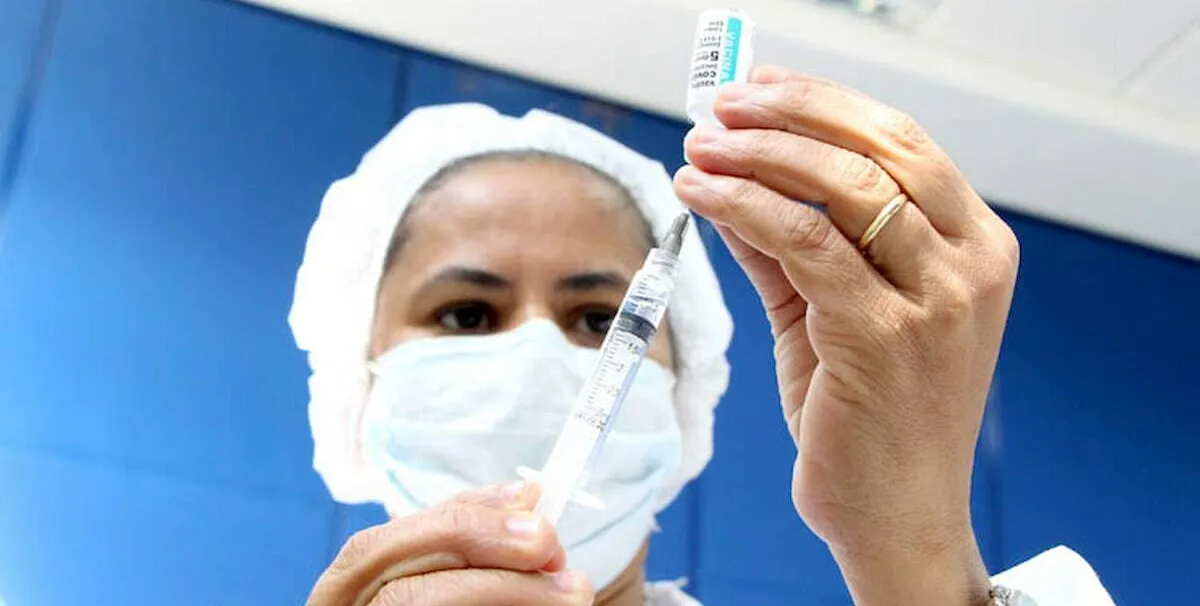  Cidade imunizou quase 2,5 mil pessoas no sábado 