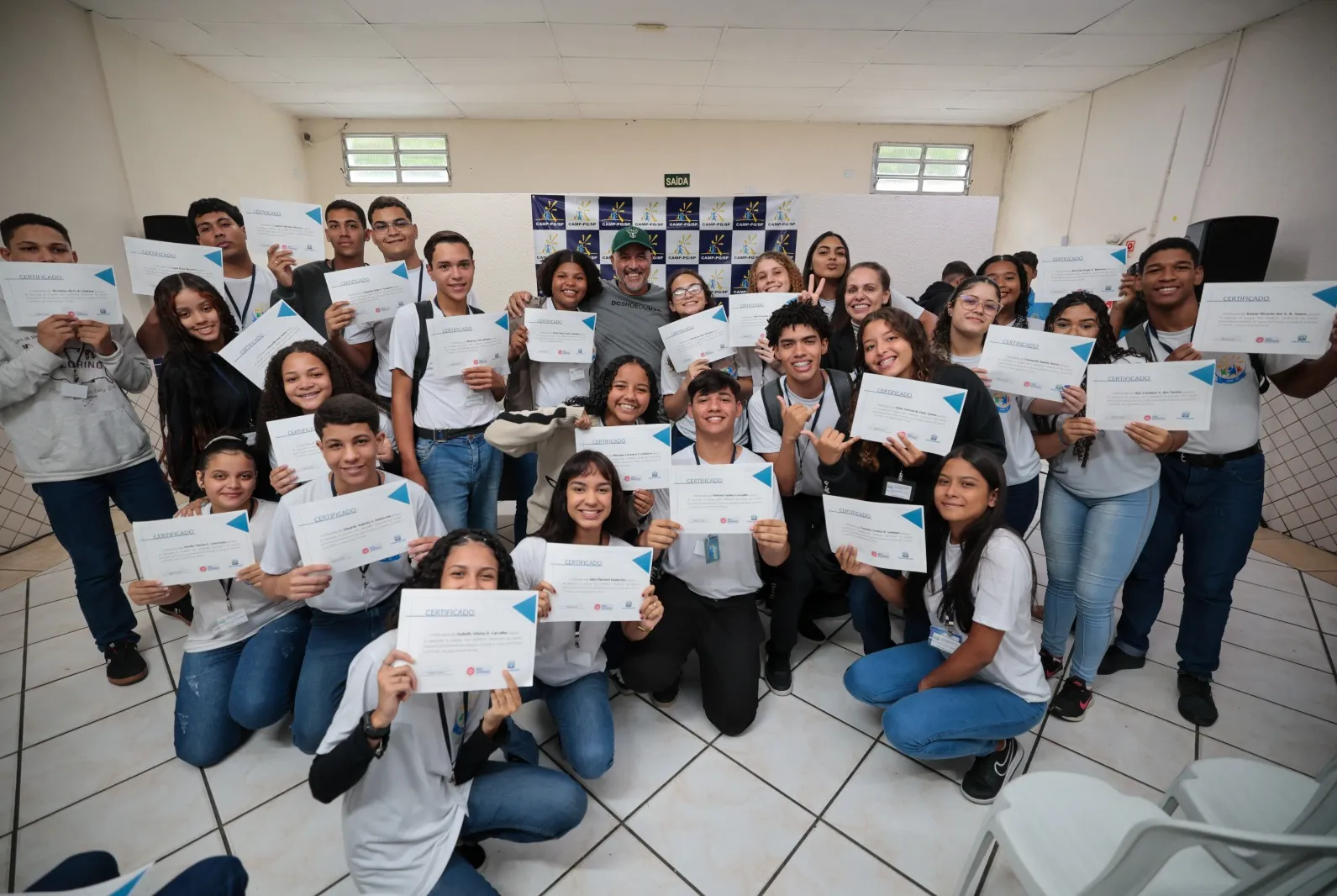 Os 79 alunos do Centro de Aprendizagem Metódica e Prática de Praia Grande (Camp-PG) receberam os diplomas