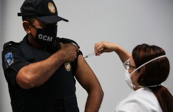 Cerca de 250 funcionários da Guarda Civil Municipal já foram imunizados com a primeira dose