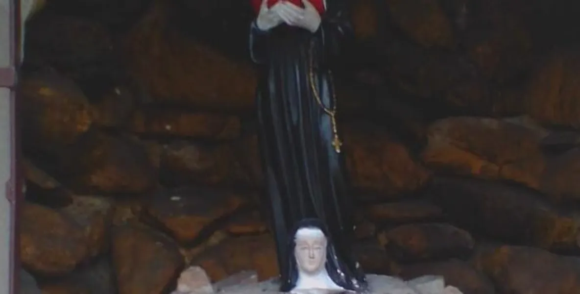  Estátua de Santa Margaria vandalizada 