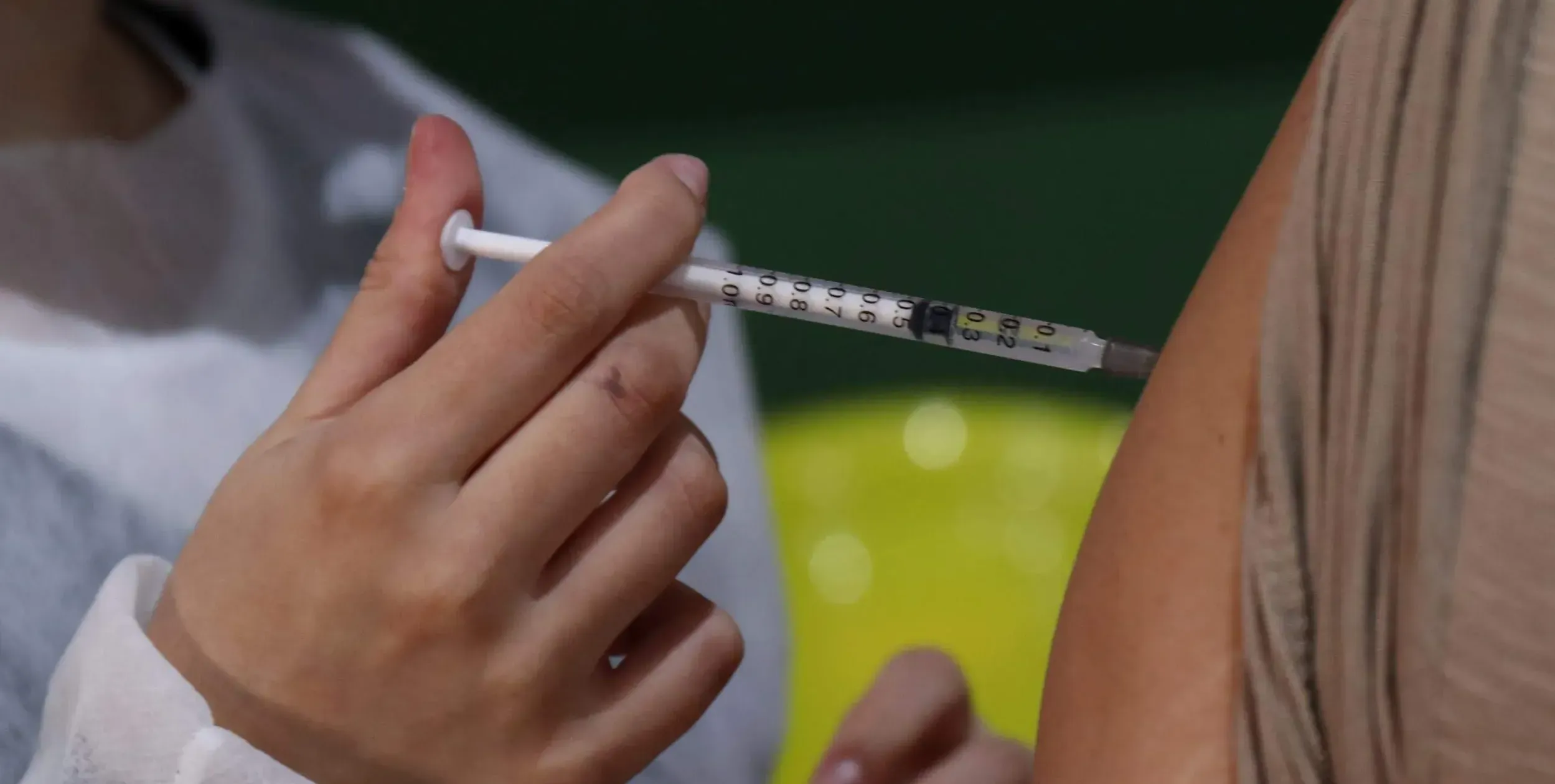  Para se vacinar no município, é preciso fazer o cadastro prévio no site VacinaJá 