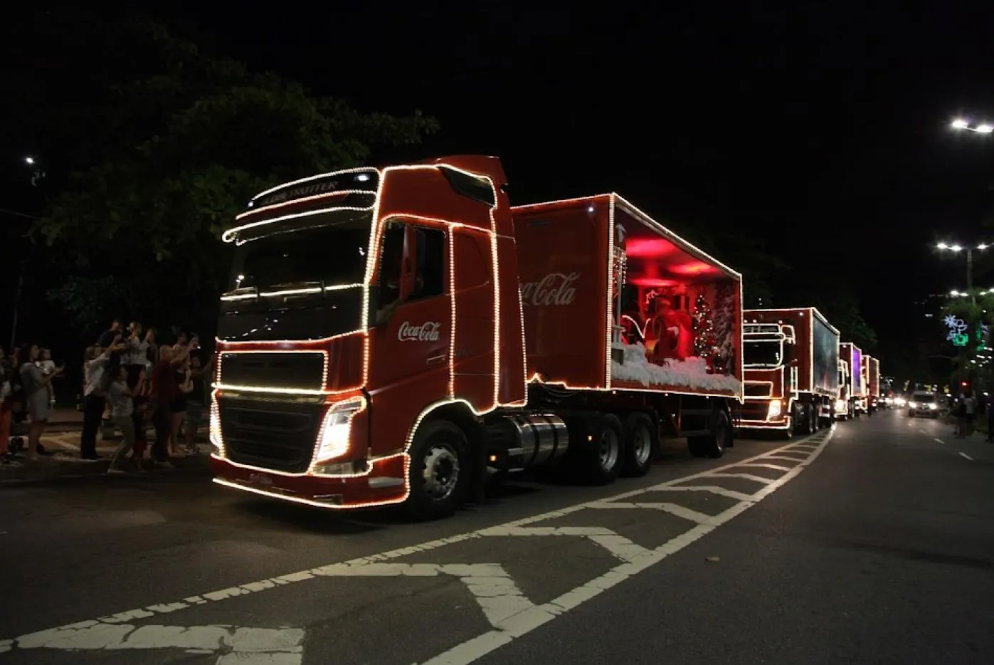 Caravana de Natal da Coca-Cola chega ao Litoral Paulista nesta semana;  confira trajeto