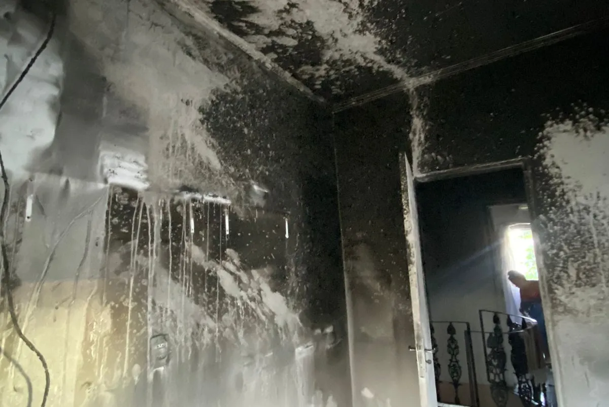 Imagem de como ficou parte da casa após o incêndio