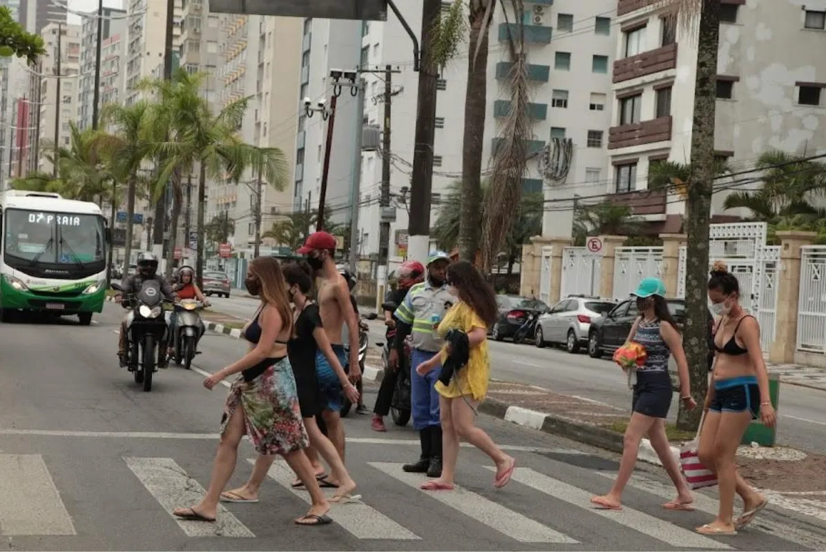 89% dos pedestres entrevistados atravessaram na faixa viva na orla de Santos