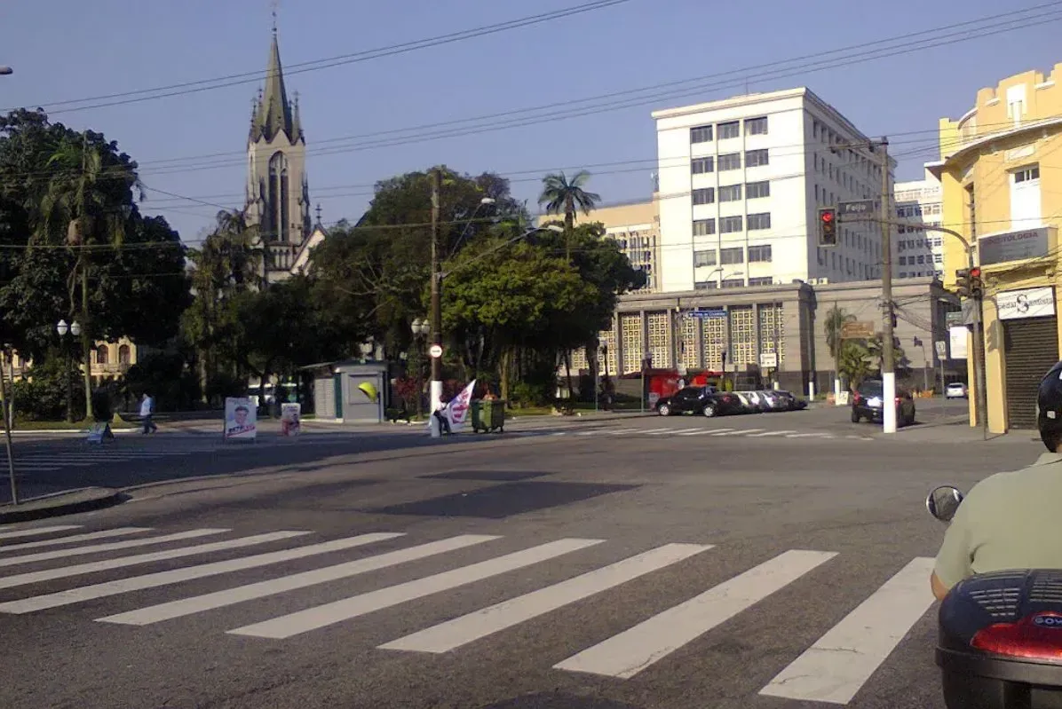 Caso ocorreu em cruzamento da Avenida Senador Feijó, em Santos