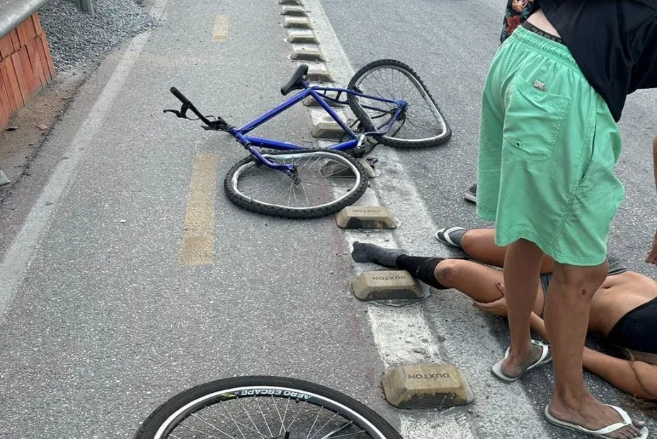Área perigosa de ciclofaixa em Santos causou acidente na semana passada