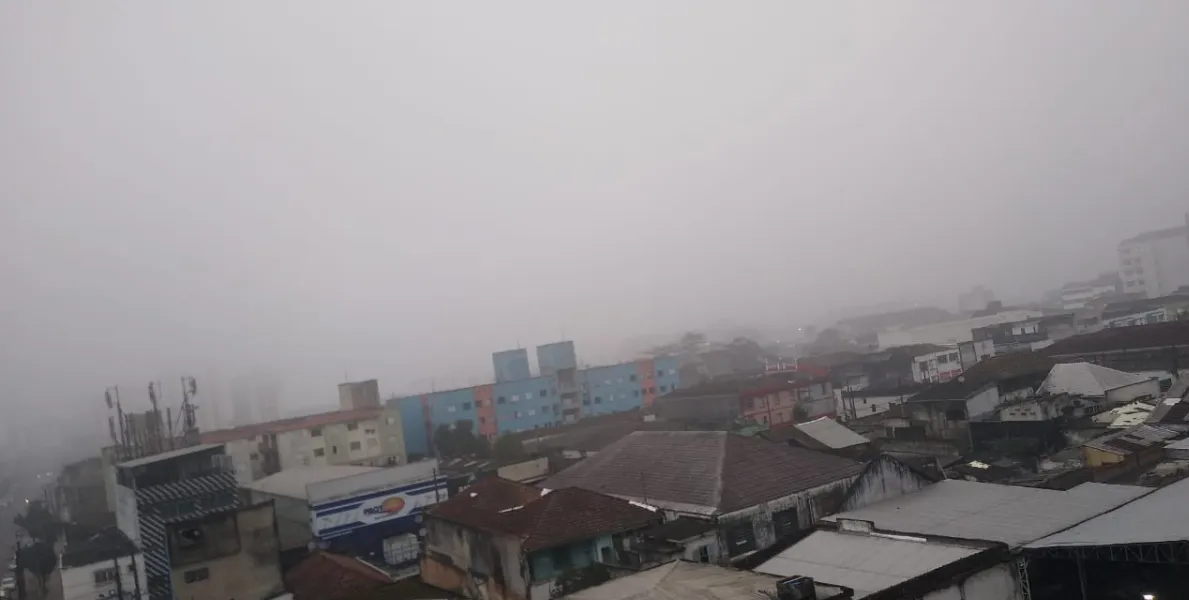  Neblina volta a aparecer em Santos neste domingo (22) 