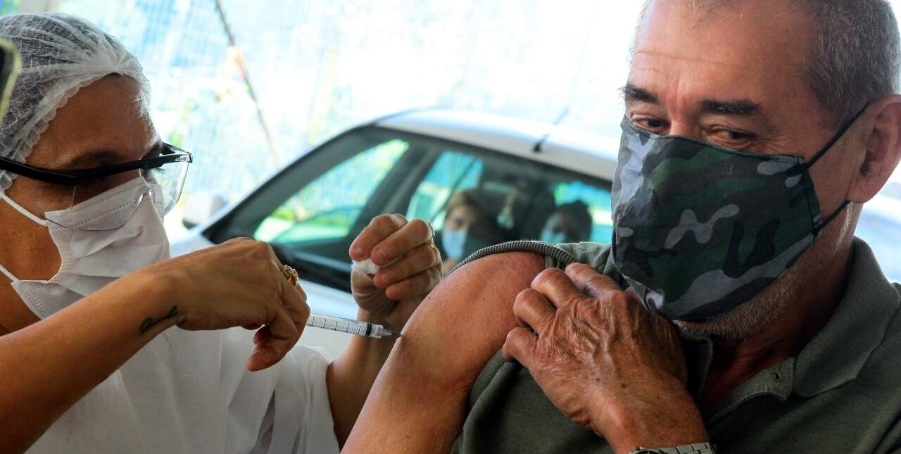    São Vicente antecipa vacinação contra Covid-19 para idosos com 65 e 66 anos   