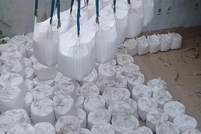 Terminal Logístico Saboó realiza operação especial de açúcar em big bags