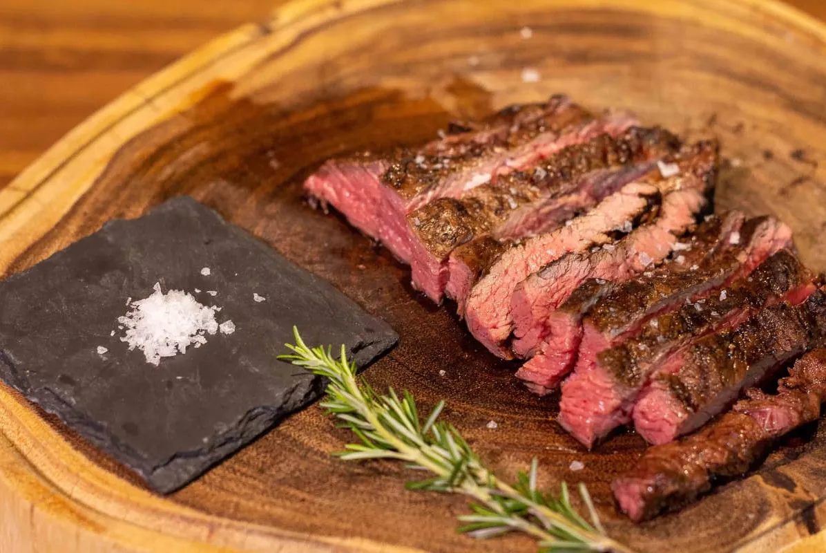 O Flat Iron é o corte ideal para quem quer uma carne macia e saborosa, mas não gosta muito de gordura