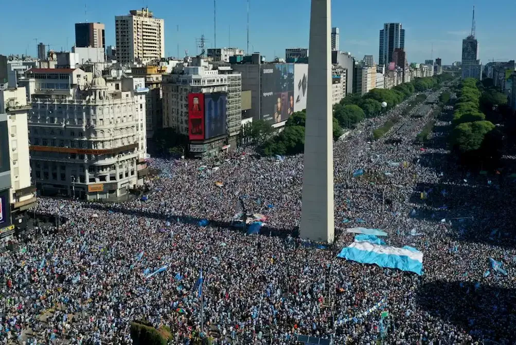 Argentinos tomam as ruas do país para comemorar a conquista da Copa do Mundo