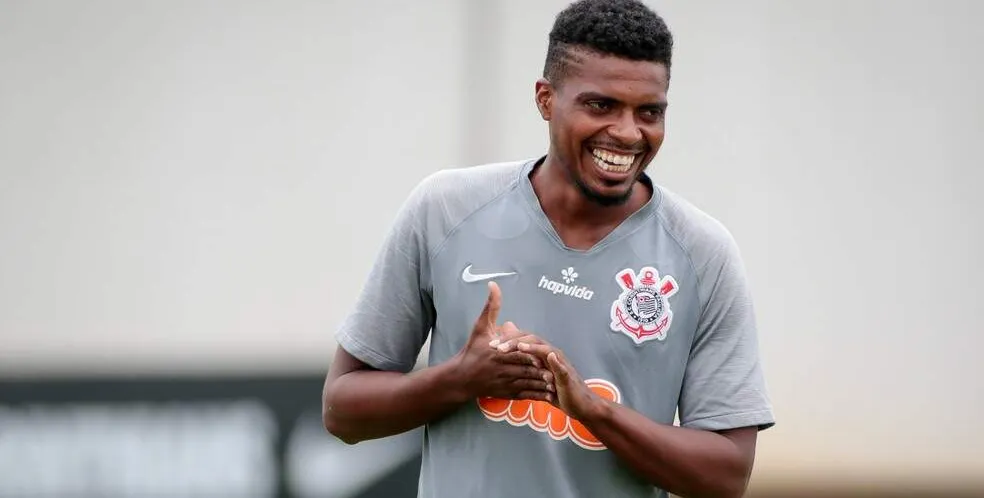   Zagueiro tem contrato até o fim do mês e Corinthians não irá renová-lo  