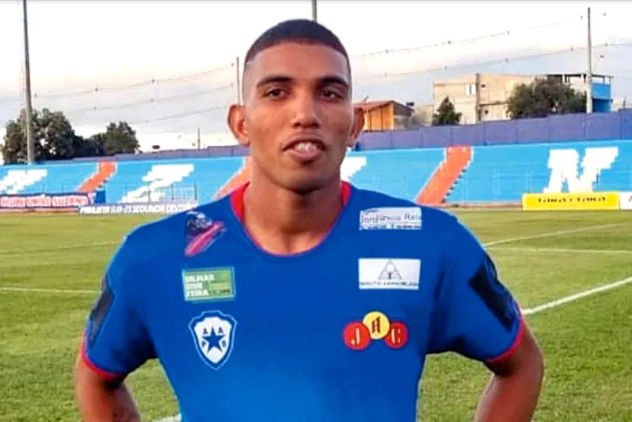 Gustavo marcou os dois gols do Jabaquara na estreia, o último deles nos acréscimos do jogo em Suzano