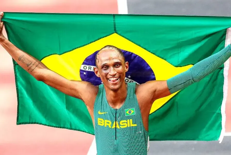 Alison ganhou medalha de bronze nos 400 metros com barreiras na Olimpíada de Tóquio