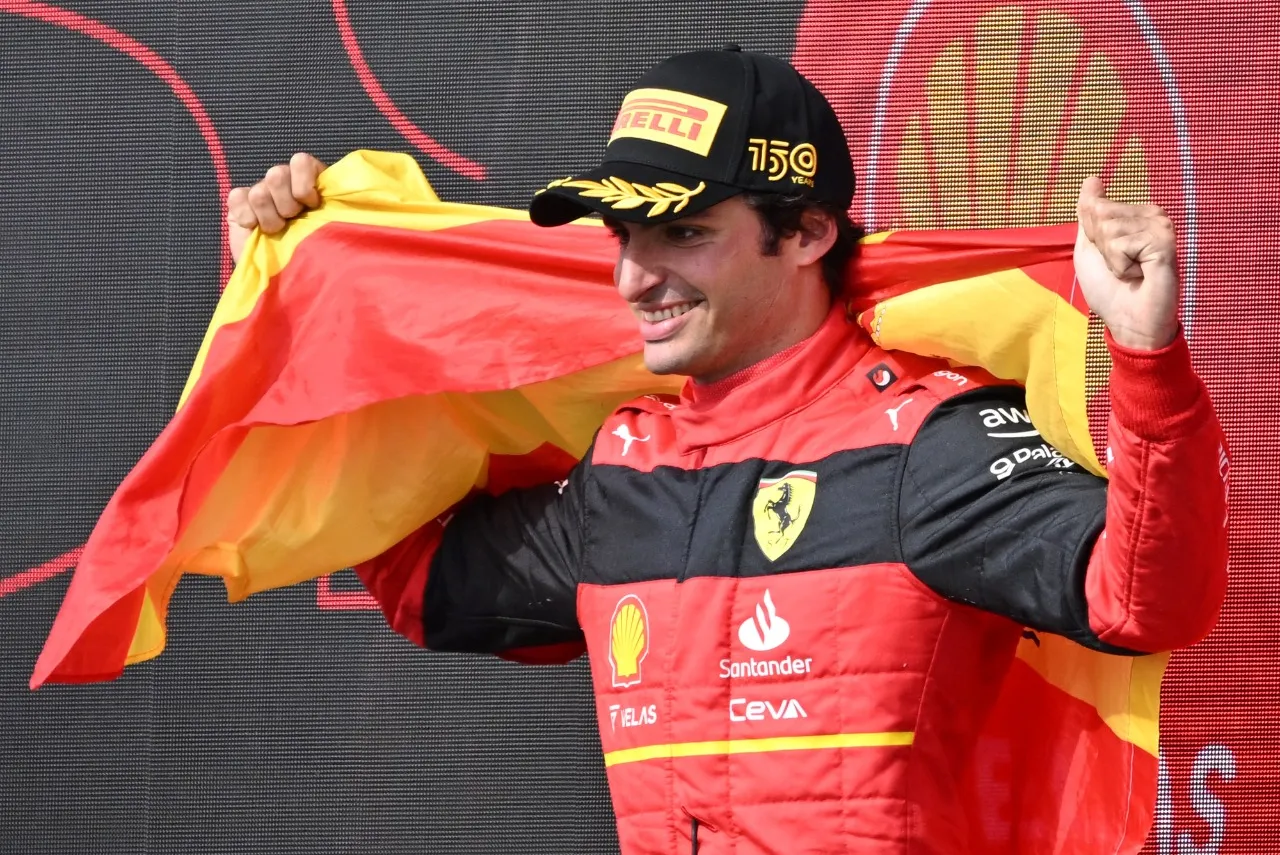 Carlos Sainz conquista sua primeira vitória na Fórmula 1 