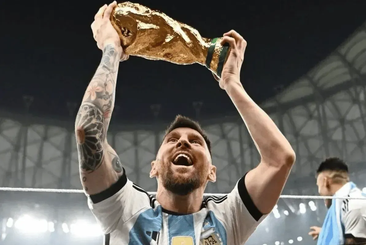Messi volta a campo pela Argentina nesta quinta-feira (23)