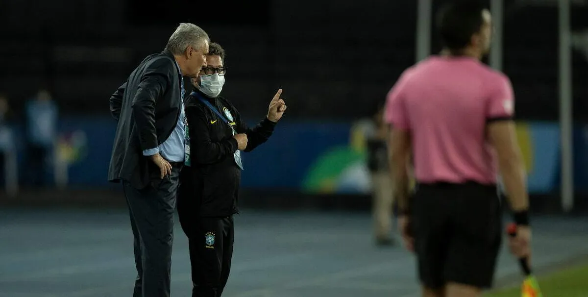  Gramado já havia sido criticado na vitória brasileira contra o Peru 