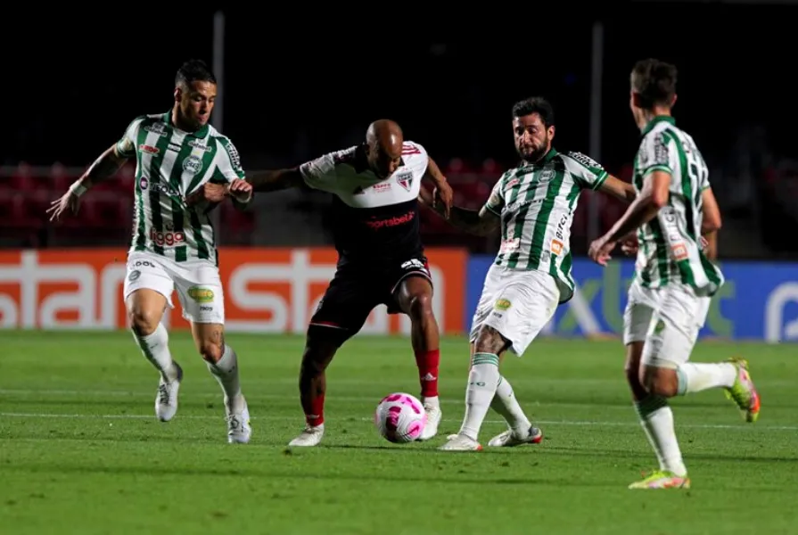 Ficou em 3 a 1 o placar final da partida do Tricolor contra o Coritiba, no Morumbi