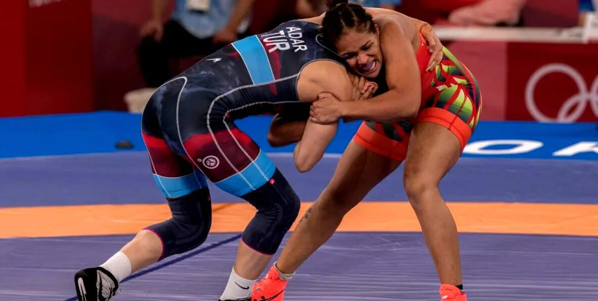  Em sua segunda Olimpíada após cair nas quartas no Rio de Janeiro, em 2016, Aline enfrentou a turca Yasemin Adar 