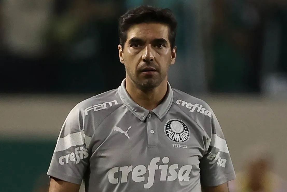 Abel Ferreira desconversa sobre futuro no Palmeiras
