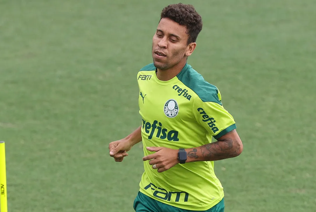 Marcos Rocha se recuperou da covid-19 e voltou a treinar no Palmeiras