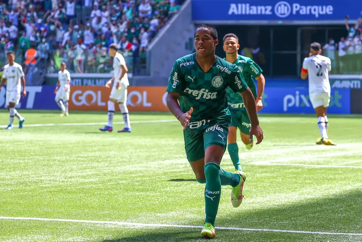 Endrick comemora o 1º gol do Palmeiras na final contra o Santos