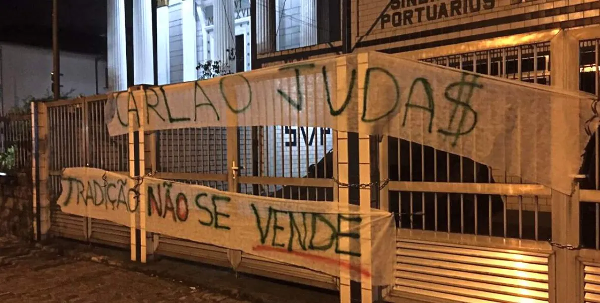  Membros da torcida organizada Força Rubro-verde realizaram mais um protesto na noite desta quarta-feira (22) 