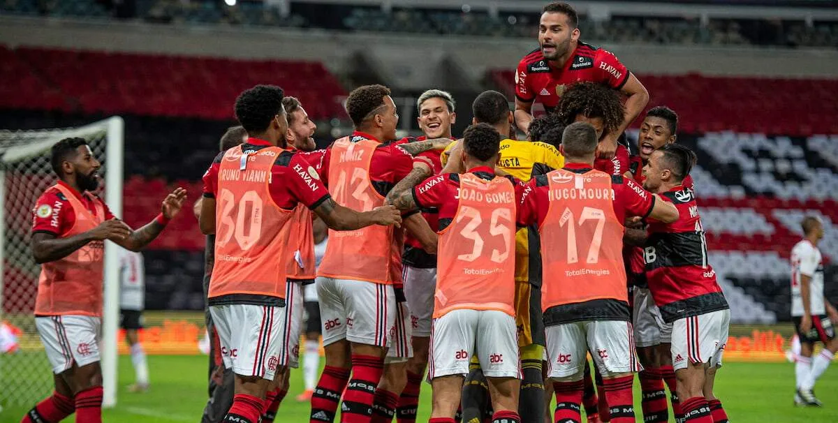  Flamengo saiu atrás, mas acabou atropelando o rival paulista 
