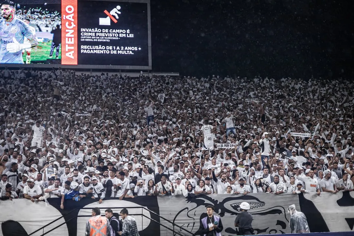 Torcedores do Santos lotaram a Neo Química Arena, no maior público do ano no estádio