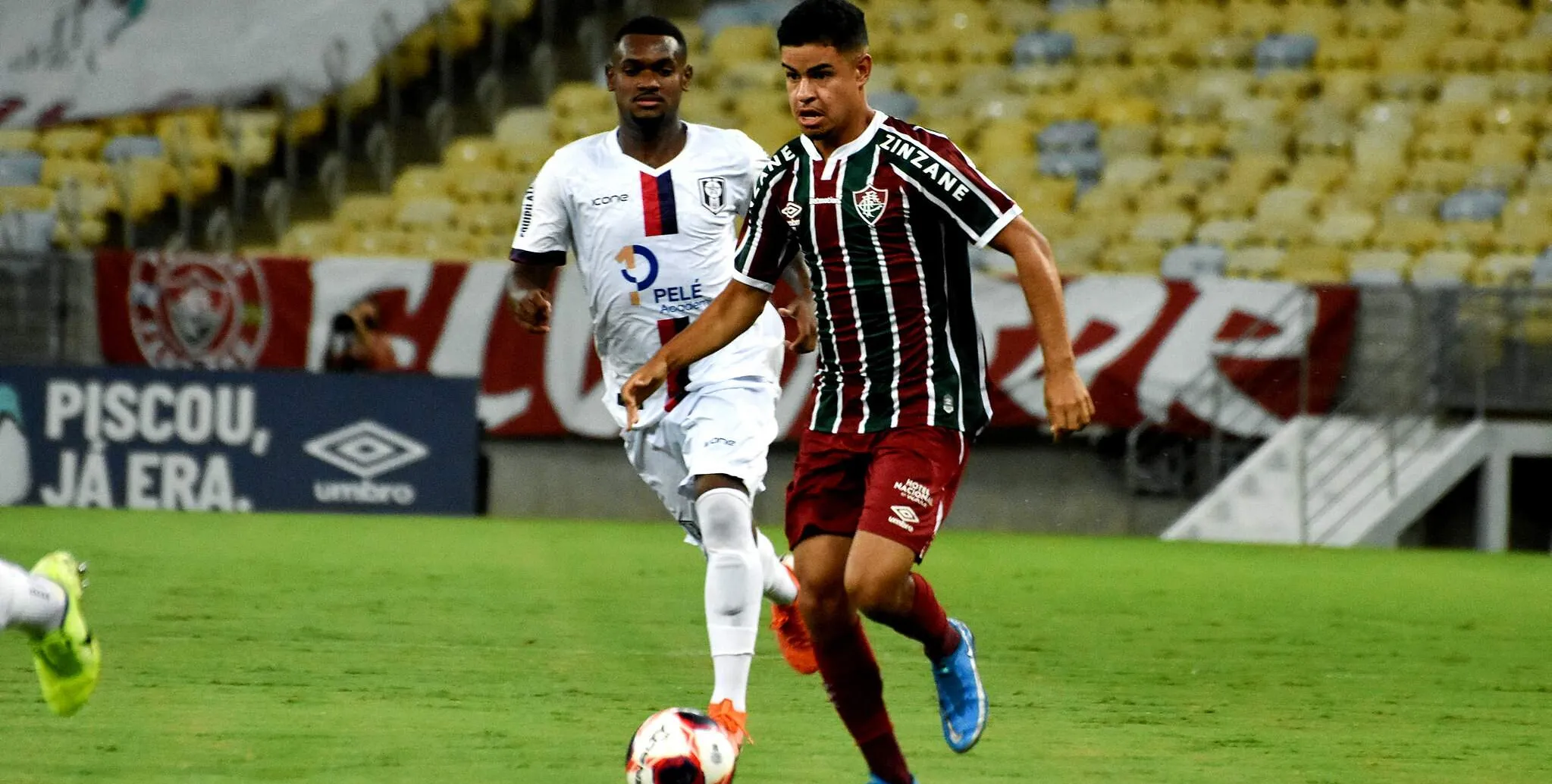    Miguel foi promovido aos profissionais do Fluminense, em 2019, por Fernando Diniz    