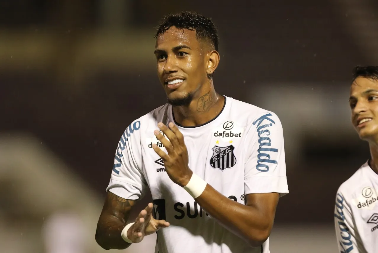 Rwan marcou o segundo gol do Santos na partida