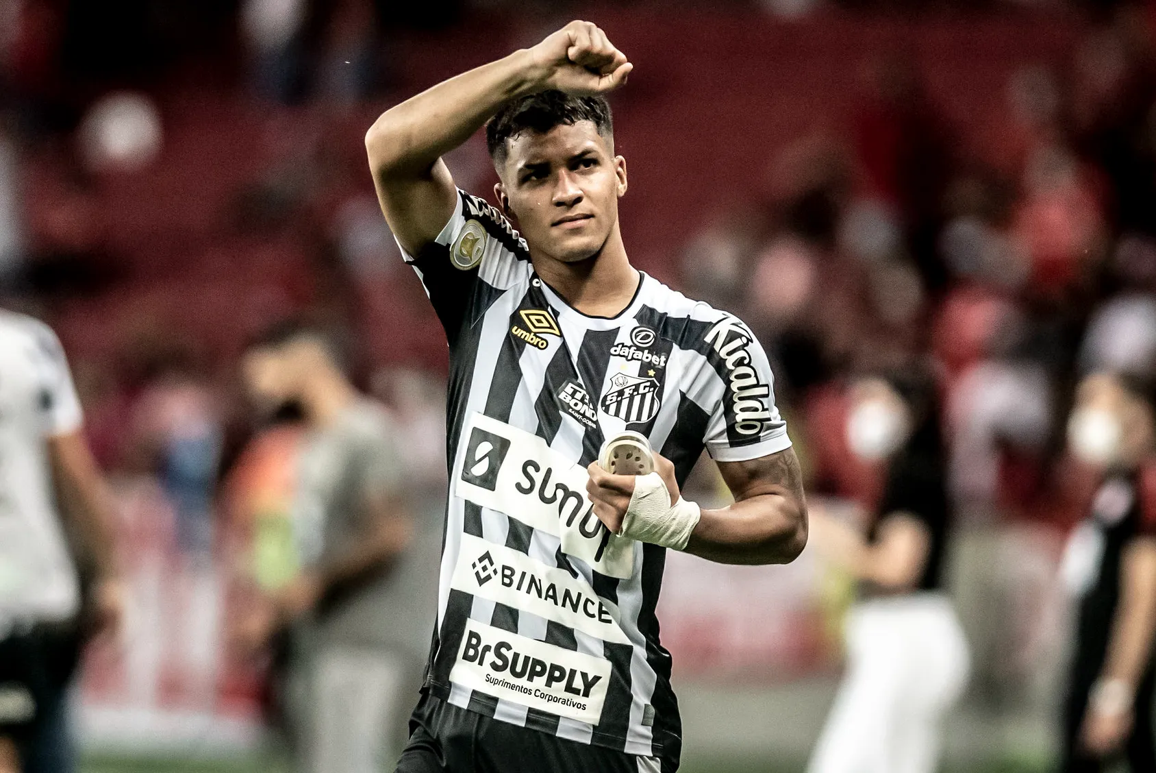 Marcos Leonardo tem contrato com o Santos até o fim de outubro do ano que vem