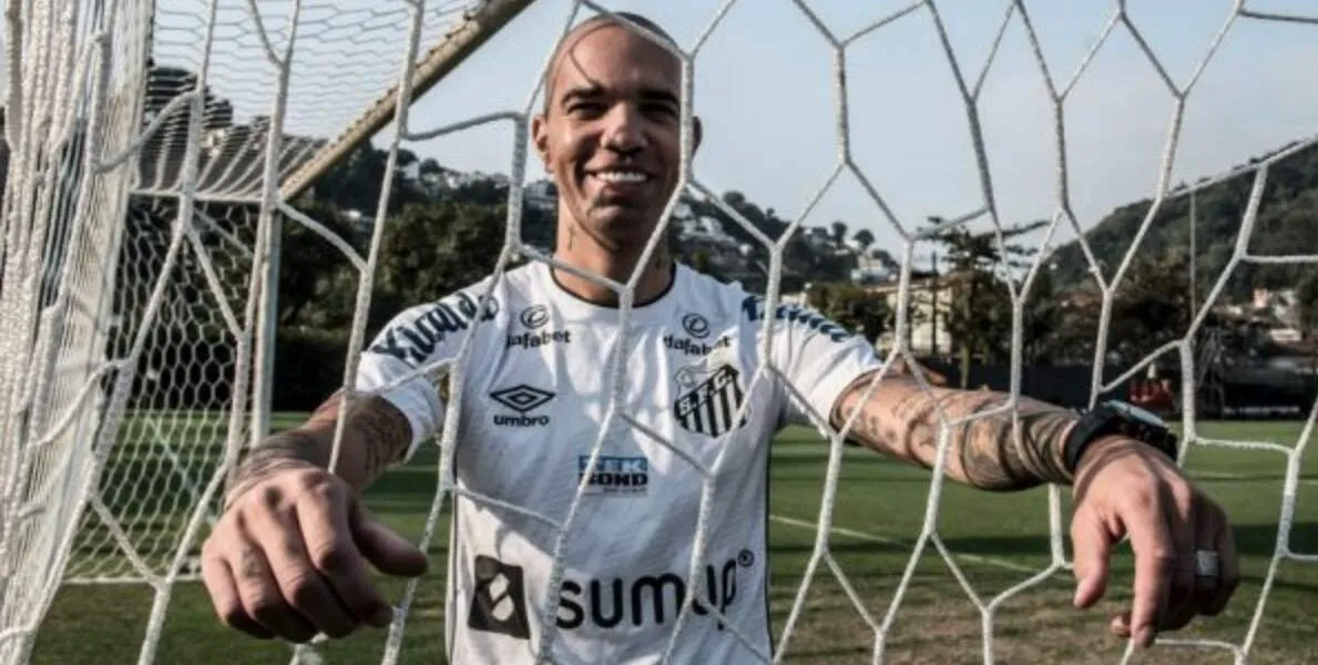  Depois de Léo Baptistão, Santos anuncia contratação de Diego Tardelli 