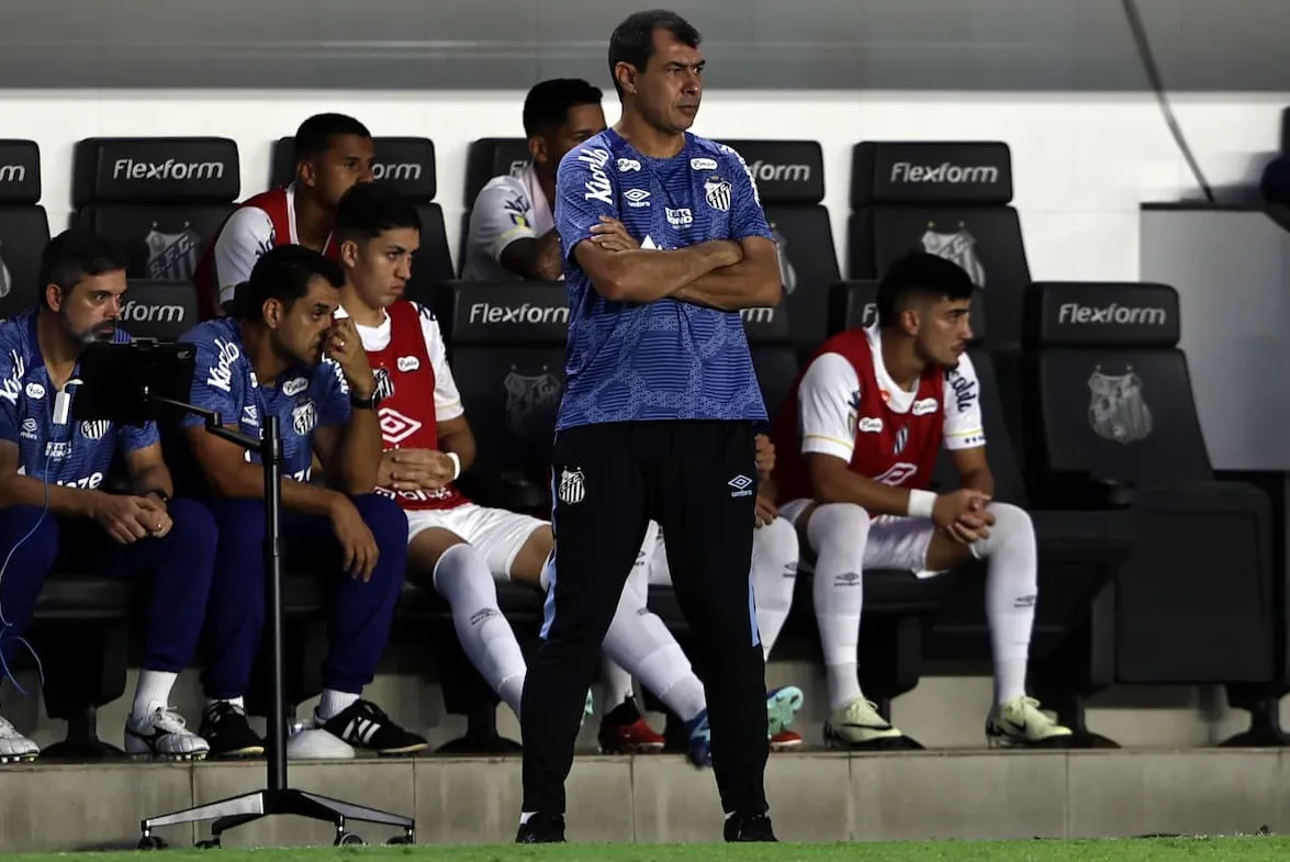 O técnico Fábio Carille alerta para os pontos fortes do rival na decisão