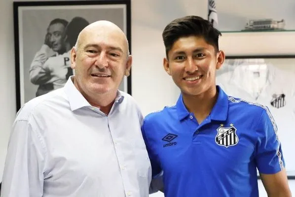 Rueda comemorou a assinatura do primeiro contrato profissional do boliviano Miguelito