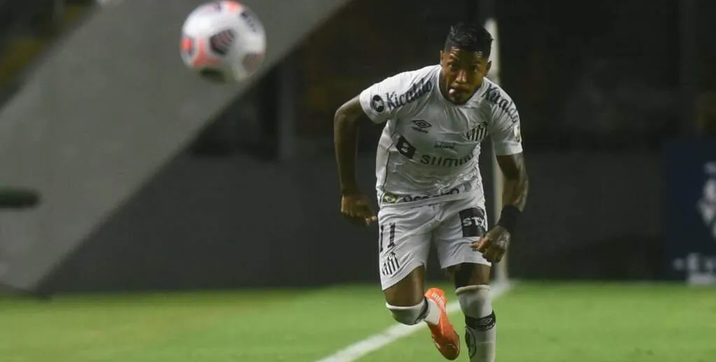   Com lesão na coxa, Marinho é dúvida para 'decisão' contra o São Bento  