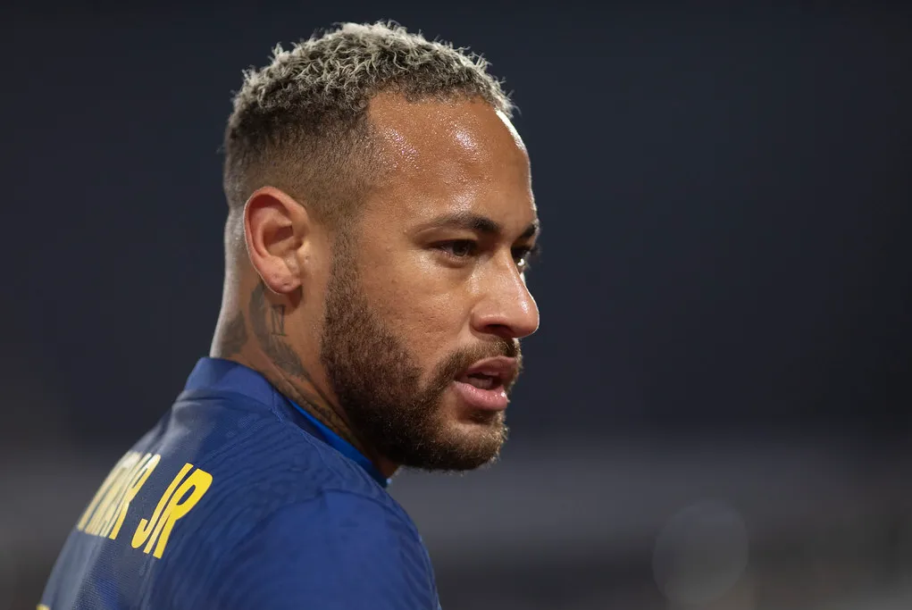 Neymar tem contrato com o Paris Saint Germain, da França, até 2025