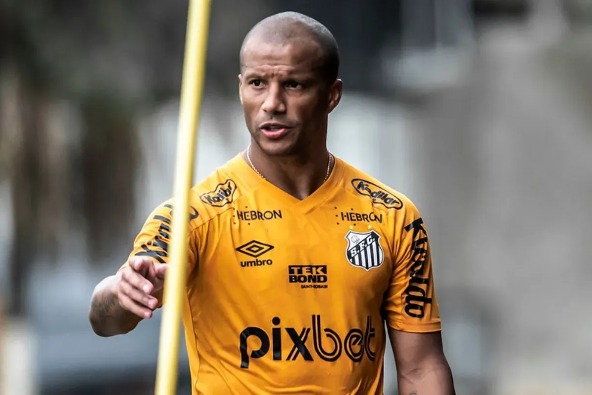 Carlos Sánchez rescindiu com o Santos na segunda-feira (2)