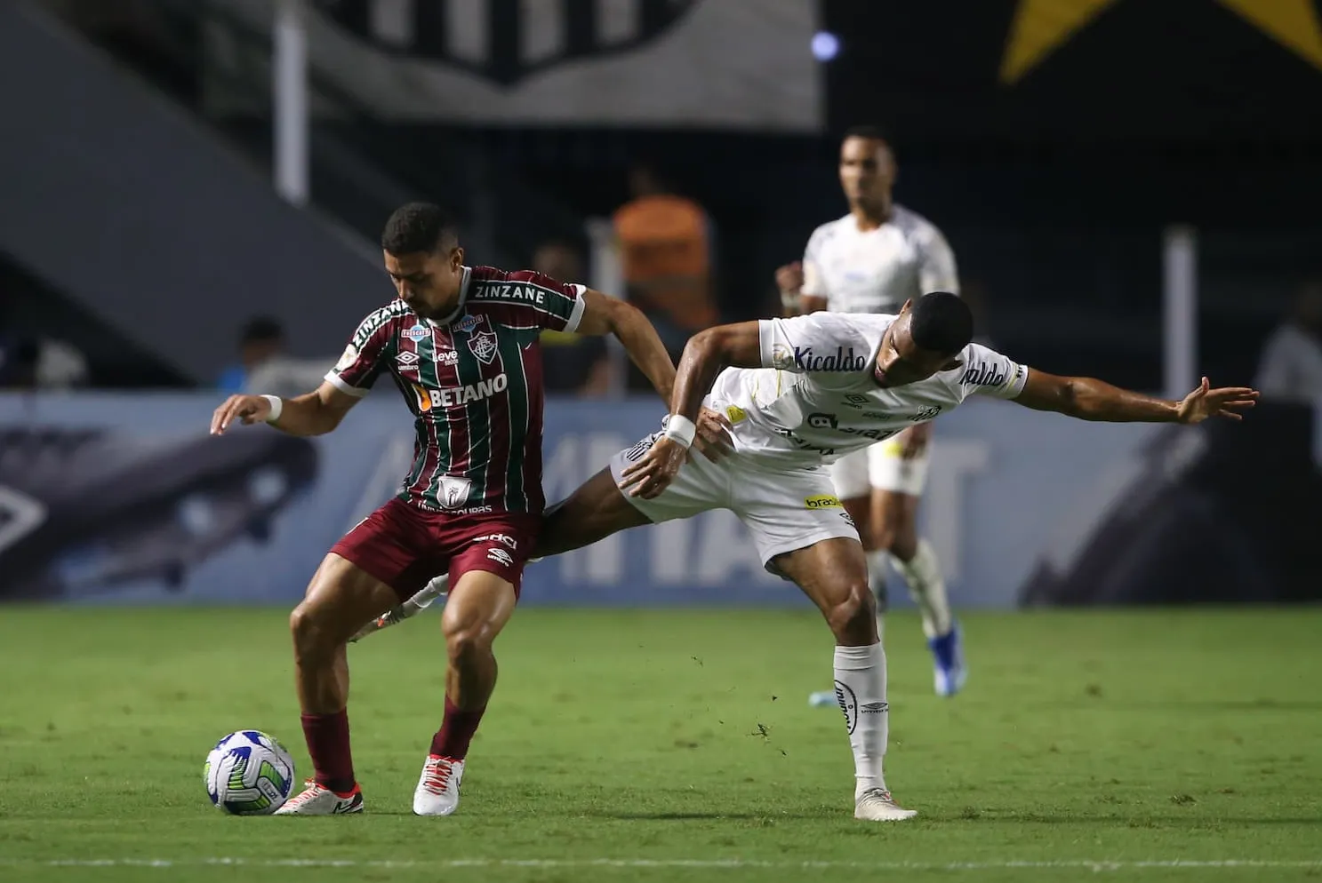 A derrota para o Fluminense deu mais dramaticidade ao roteiro santista no Brasileiro