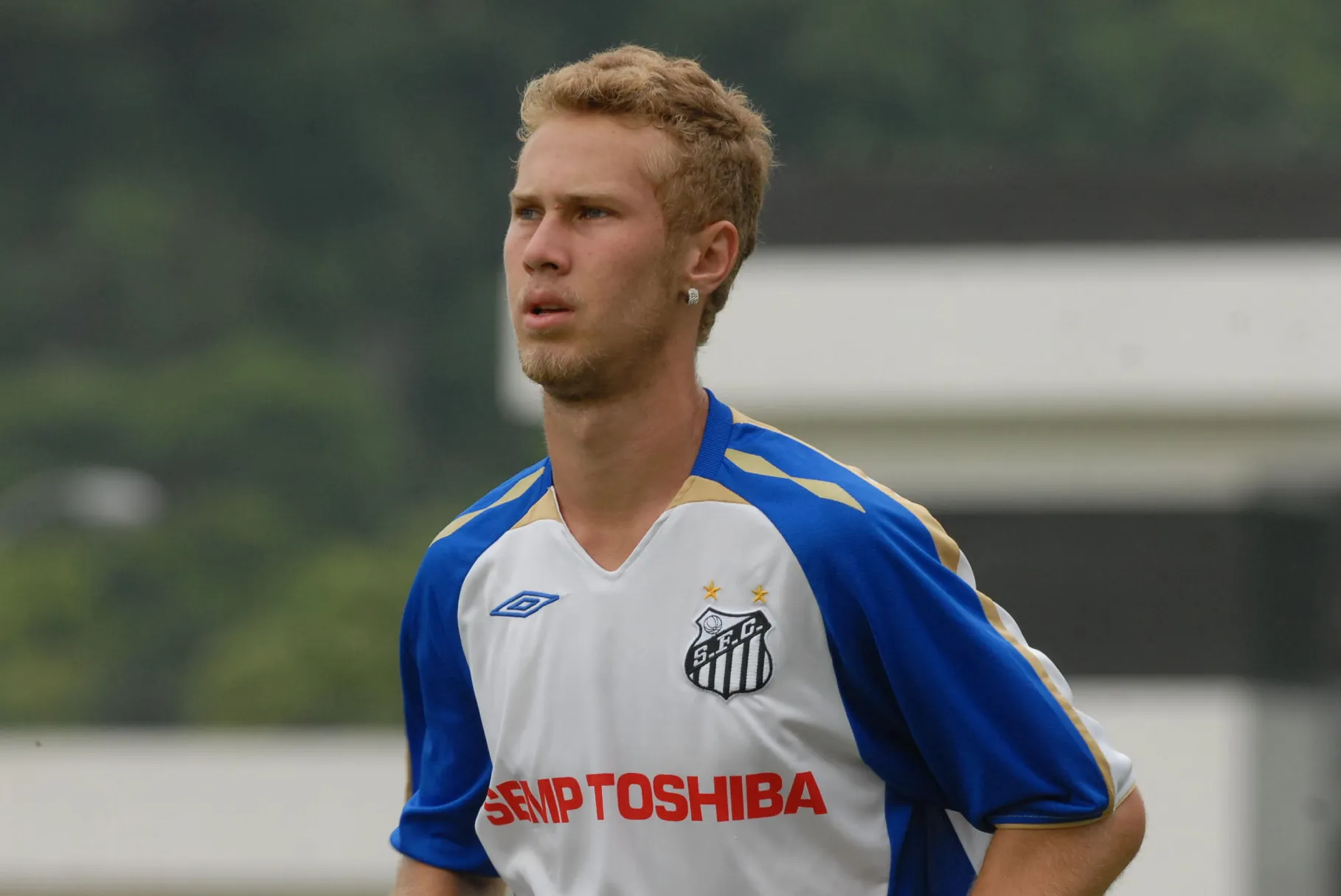 Alemão iniciou a carreira no Santos, mas optou por não renovar o contrato em 2008