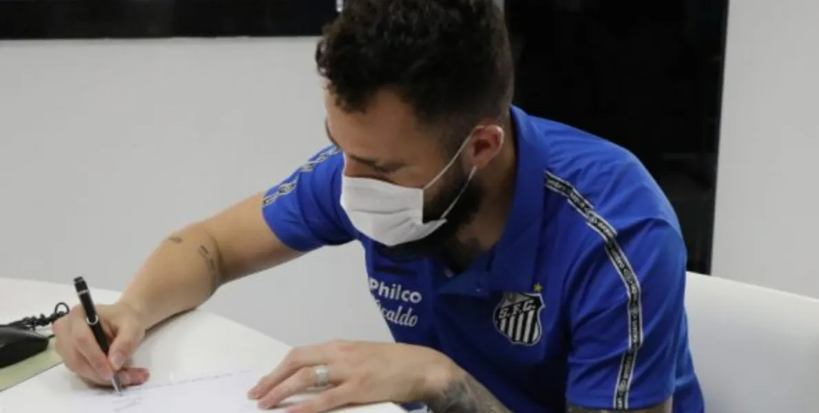  Goleiro Jandrei assina contrato com o Santos até o fim do Paulistão 2022 