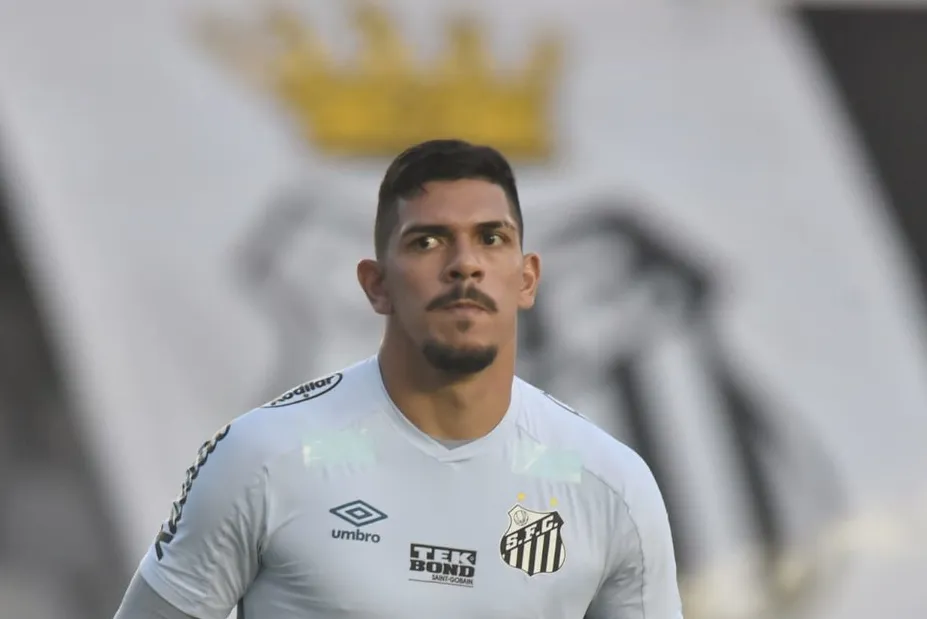 João Paulo ampliou o vínculo com o Santos por mais uma temporada 